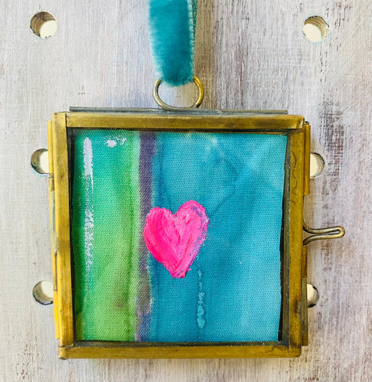 Hanging Heart Mini Frame Pink with Turquoise & Green Background